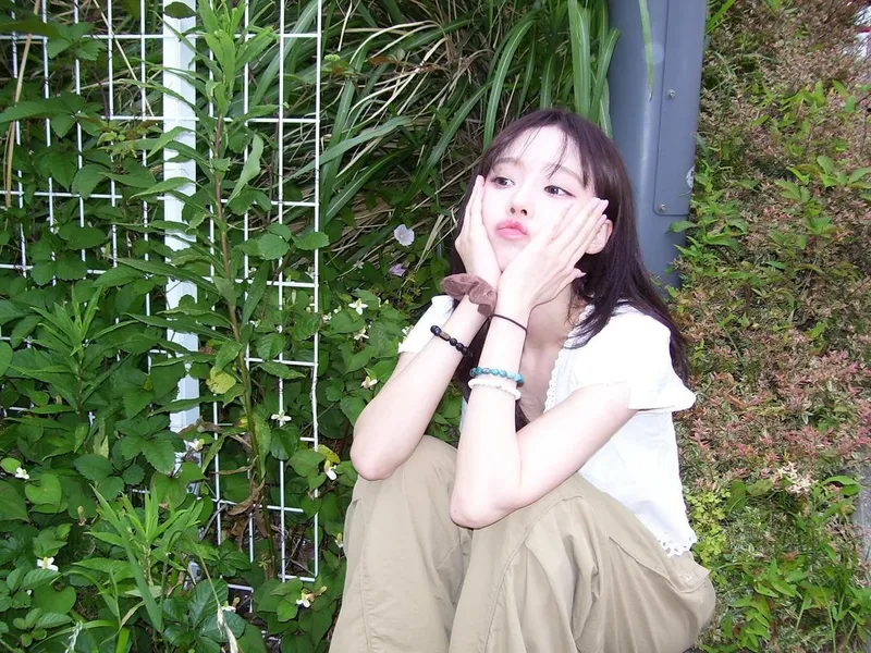 “초여름 바람 머금은 표정”…윈터, 한적한 오후→청초한 존재감 / 에스파 윈터 인스타그램