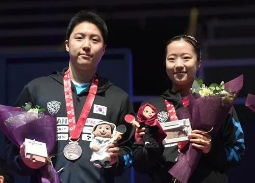 “세계선수권 첫 동메달 합작”…임종훈·신유빈, 혼복 메달 획득→애국가 다짐 / 연합뉴스