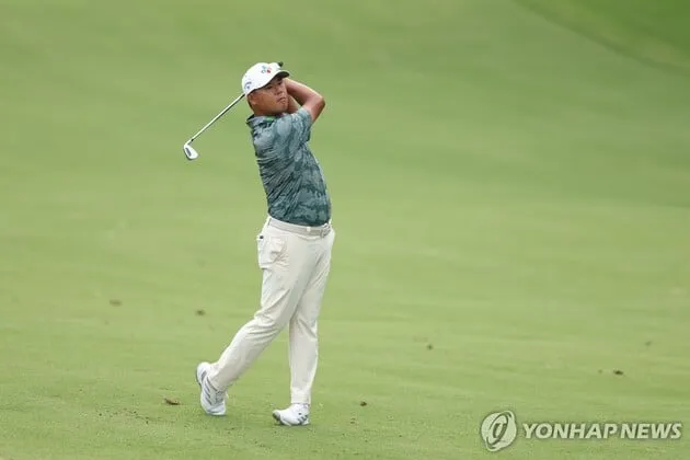 “1언더파 69타”…김시우, PGA 찰스 슈와브 챌린지 3R→톱10 2타 차 맹추격 / 연합뉴스