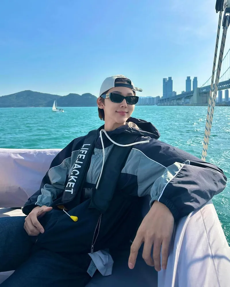 “healing chilling”…박정진, 바다 위 여유→초여름 부산에서 전한 청량 / 인플루언서 박정진 인스타그램