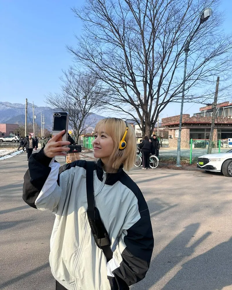 “미래 미지”…박보영, 단발 헤드폰→청춘 감성 가득 / 배우 박보영 인스타그램