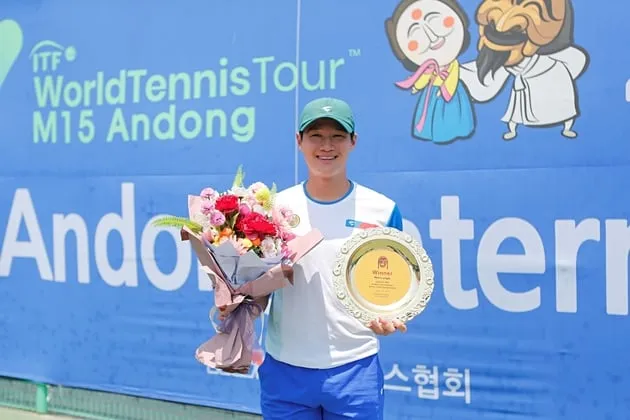 “9년 만의 ITF 단식 정상”…권순우, 안동국제대회 우승→2관왕 등극 / 연합뉴스