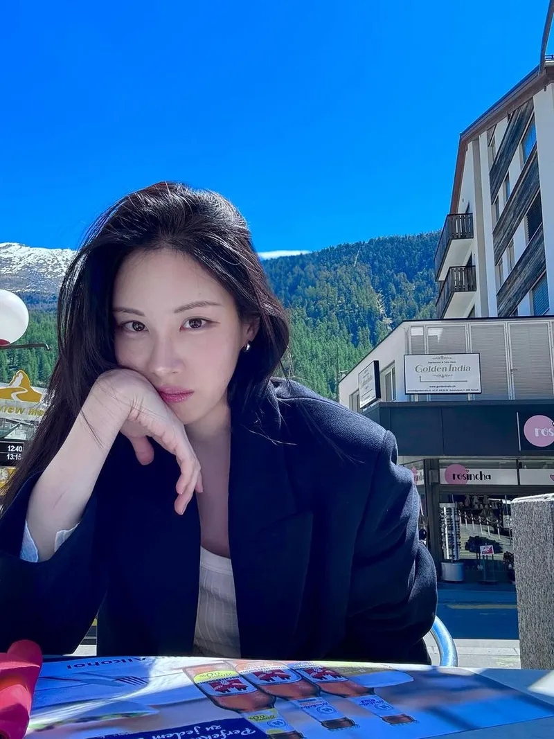 “푸른 시간 속 잠시 정지”…서현, 설원 아래 봄빛→고요한 시선의 여운 / 걸그룹 소녀시대 서현 인스타그램