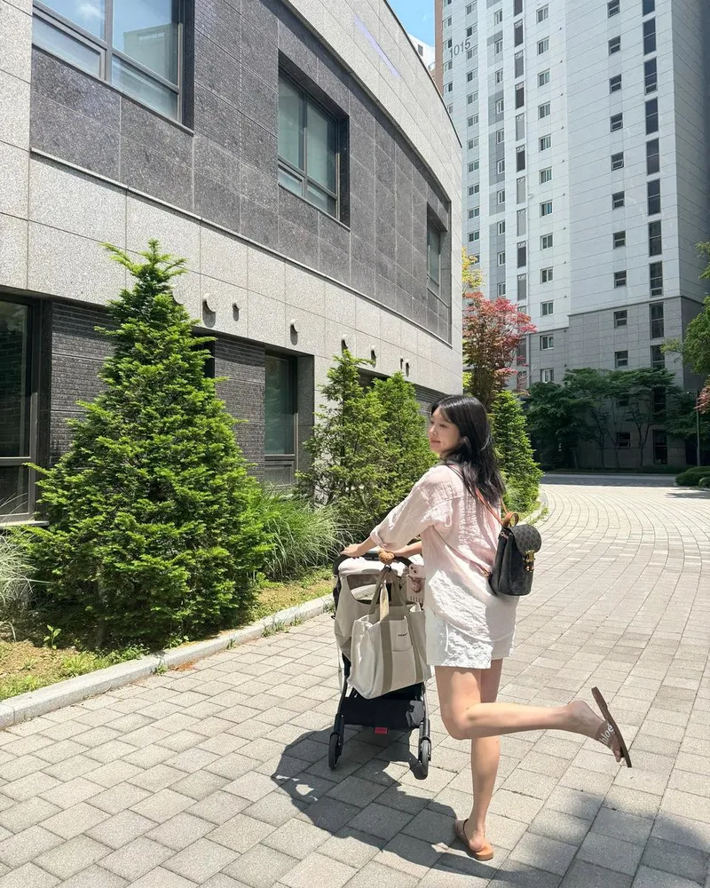 “지아랑 나들이”…라붐 해인, 초여름 오후→따스한 설렘 산책 / 걸그룹 라붐 해인 인스타그램