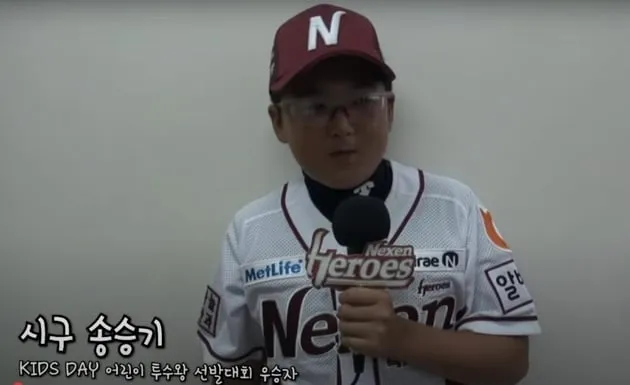 “9탈삼진 완벽투”…송승기, SSG전 호투→LG 9-3 완승 견인 / 연합뉴스