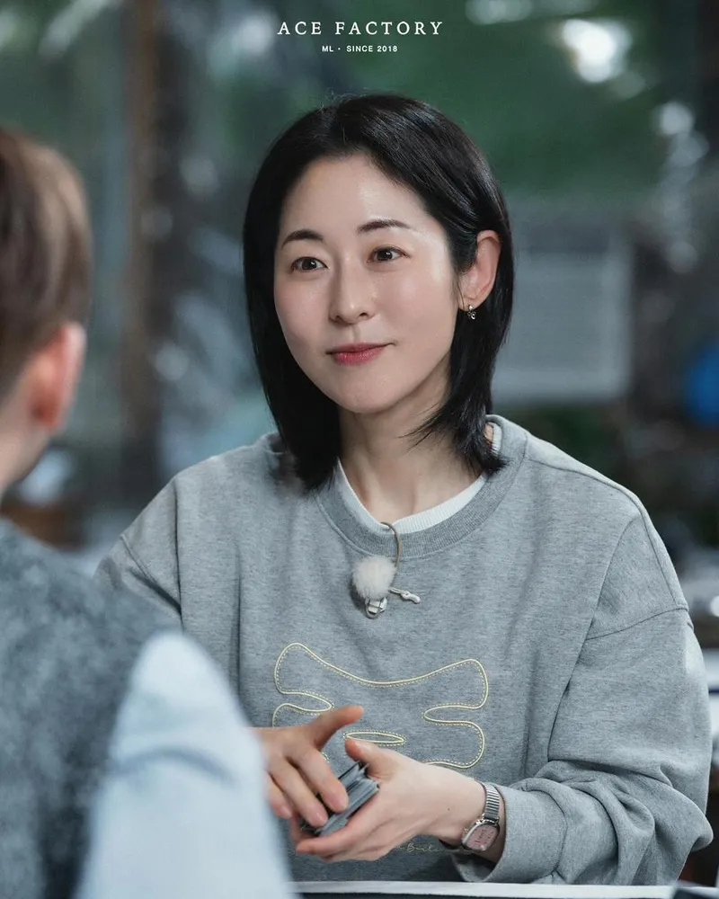“좋은 사람들과 맛있는 한끼”…강말금, 봄날의 담백한 미소→따듯한 텐션 / 배우 최대훈 인스타그램