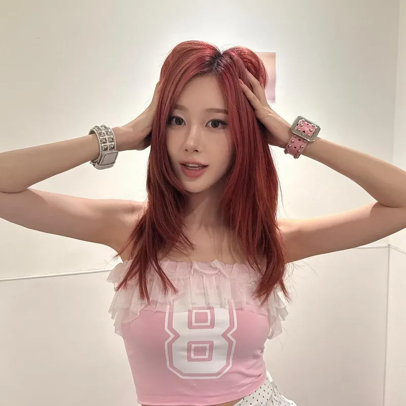 “고마운 마음으로 머문 순간”…지젤, 봄날 감성→핑크빛 셀카 속 존재감 / 걸그룹 에스파 지젤 인스타그램