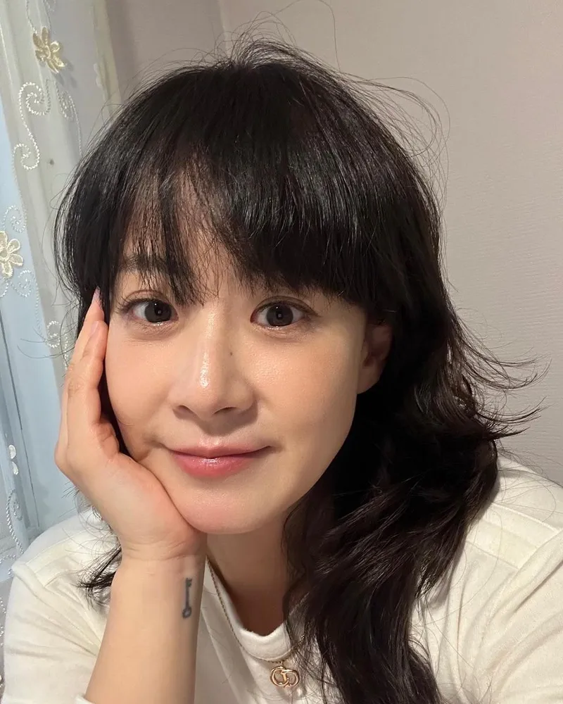 “근래이야기”…류현경, 촉촉한 눈빛→수수한 일상 속 고요 / 배우 류현경 인스타그램