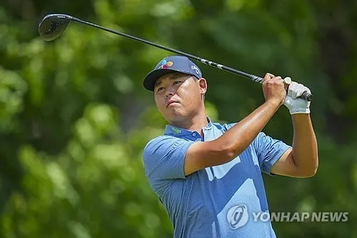 “1오버파로 주춤”…김시우, 찰스슈와브챌린지 공동28위→톱10 진입 실패 / 연합뉴스