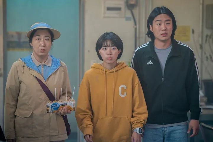 “초능력의 세계로”…유아인 ‘하이파이브’, 글로벌 스크린→해외 팬 설렌다