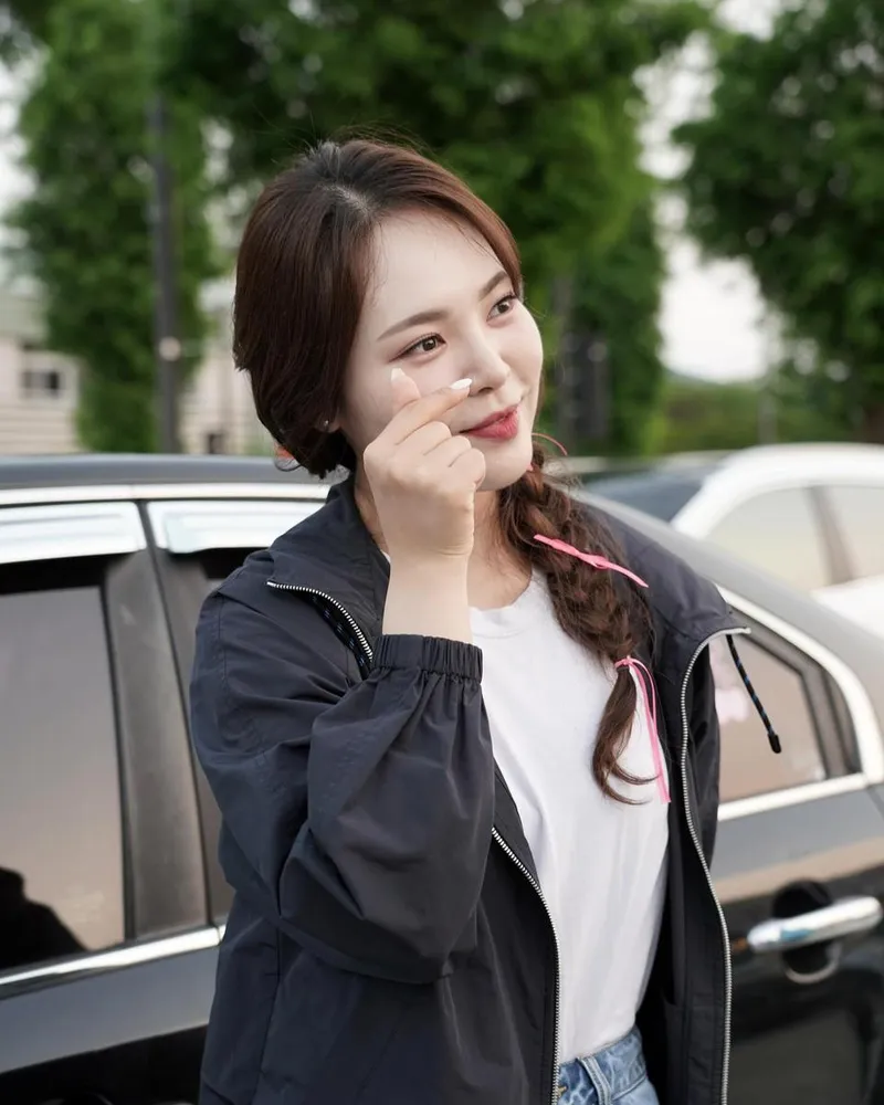 “오늘도 힘을 내”…미스김, 밝은 미소로 전한 응원→따스한 봄날 감성 자극 / 가수 미스김 인스타그램