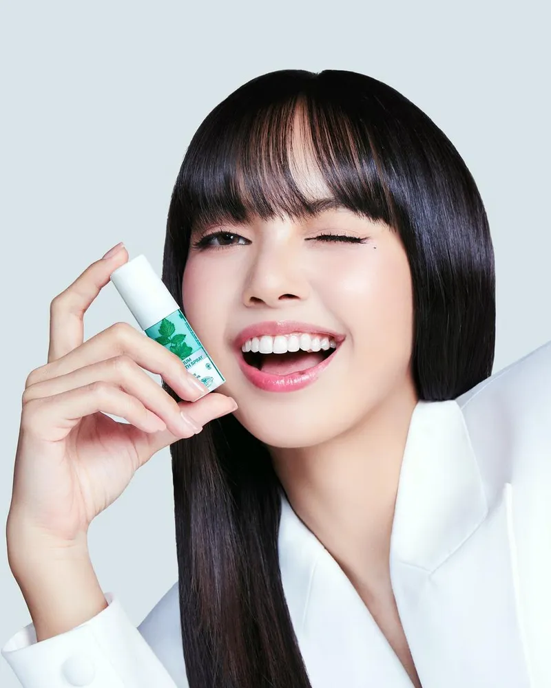 “내게 자신감을 주는 단 하나”…리사, 봄날 미소로→염원의 눈빛 압도 / 걸그룹 블랙핑크 리사 인스타그램