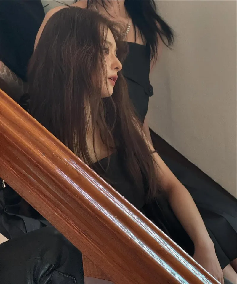 “오랜 여운 담아낸 옆모습”…이나경, 고요한 시선→심연의 분위기 / 걸그룹 프로미스나인 이나경 인스타그램