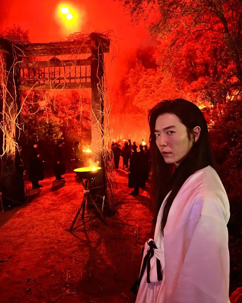 “한밤의 불빛에 스민 긴장”…김재욱, 한평대군으로→압도적 존재감 / 배우 김재욱 인스타그램
