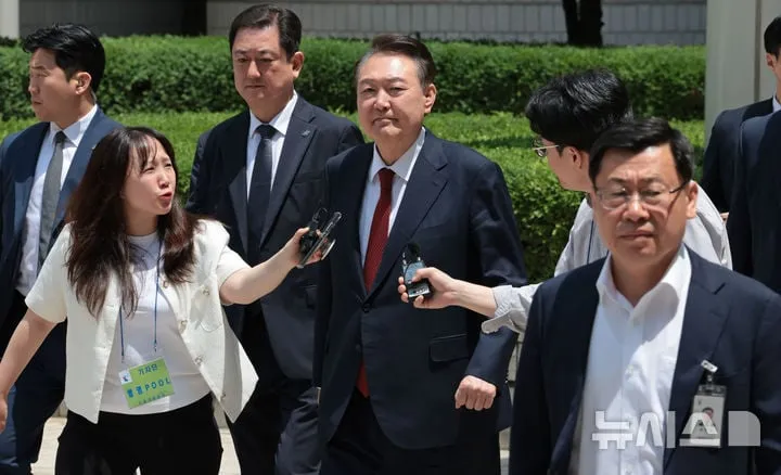뉴시스