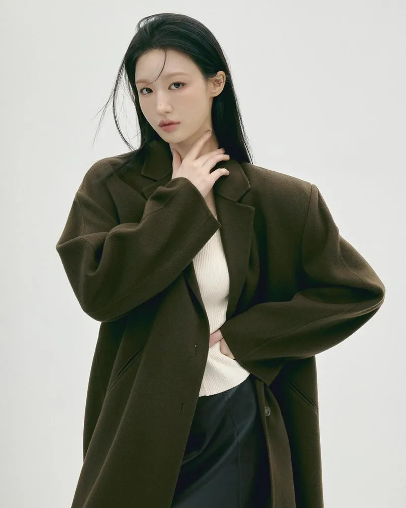 “고요하게 번지는 깊은 시선”…조혜주, 청초한 봄날→클래식 무드 압도 / 배우 조혜주 인스타그램