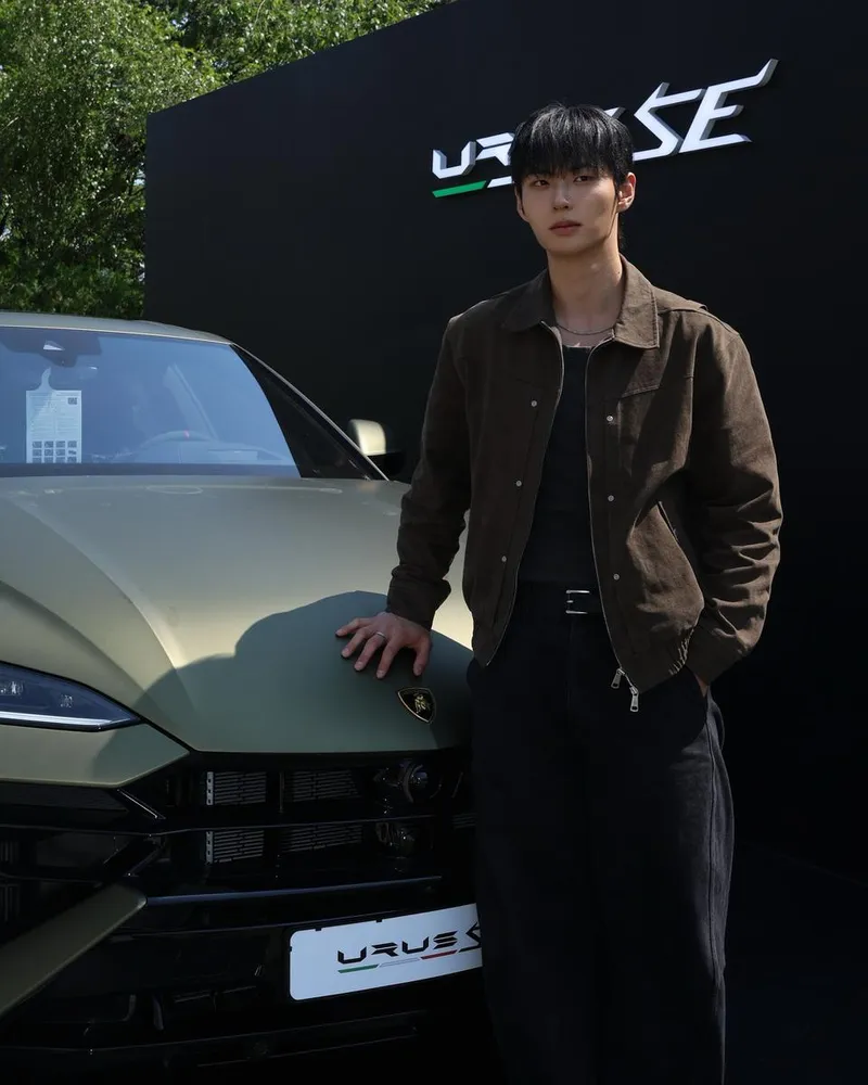 “강렬함과 신사의 경계”…김광태, 우루스 SE 앞 고요한 압도→봄날의 질주 / 환승연애3 출연자 모델 김광태 인스타그램