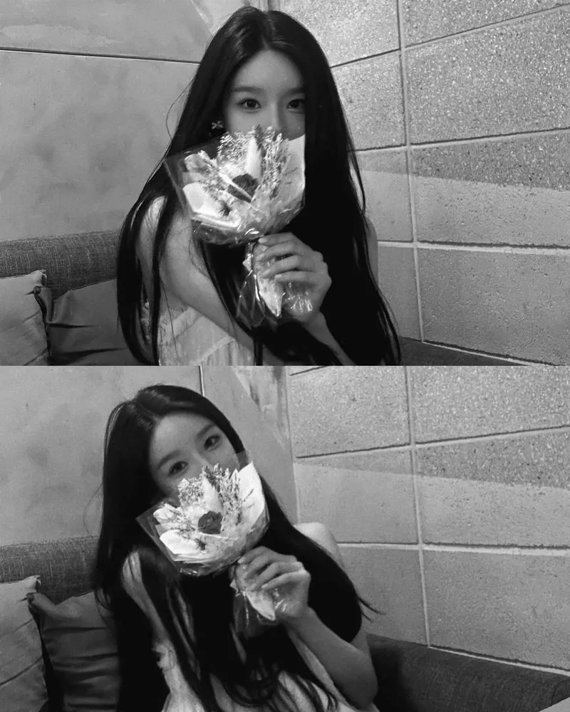 “꽃과 마주한 짧은 숨”…이수담, 빛나는 응시→흑백 여운 / 걸그룹 시크릿넘버 이수담 인스타그램