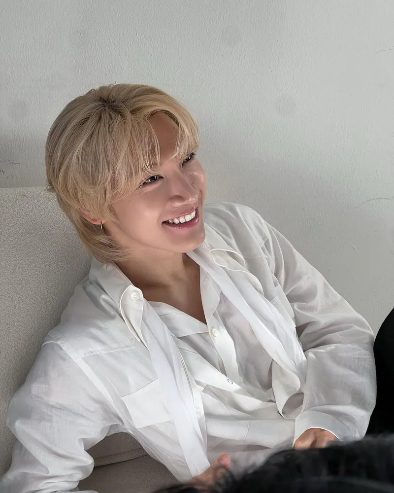 “무심한 눈빛 뒤 따스한 미소”…텐, 밝은 순간→여름 오후의 여운 / 그룹 NCT 텐 인스타그램