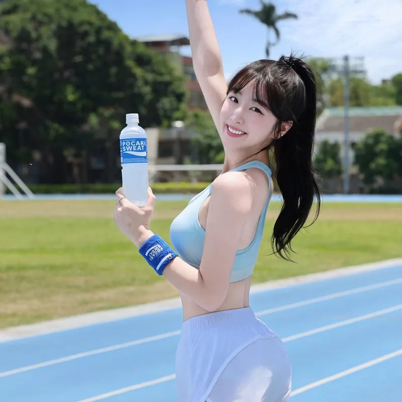 “초여름 빛 아래 활짝”…안지현, 운동장 미소→청량감 대폭발 / 치어리더 안지현 인스타그램