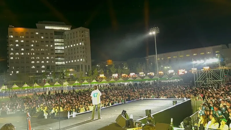 “즐거웠어요 국립경국대”…하동균, 따스한 봄밤 무대→열기와 환희 한가득 / 가수 하동균 인스타그램