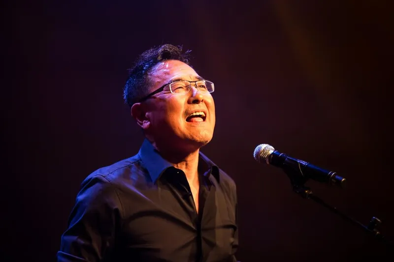 “목청 터지는 포효”…권인하, ‘포효’로 젊은 밴드·명곡 재해석→서울 밤 흔든다 / 위뮤직