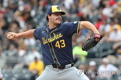“데뷔 3연승 신기록”…로건 헨더슨, 밀워키서 K력투→마이너행 결정 / 연합뉴스