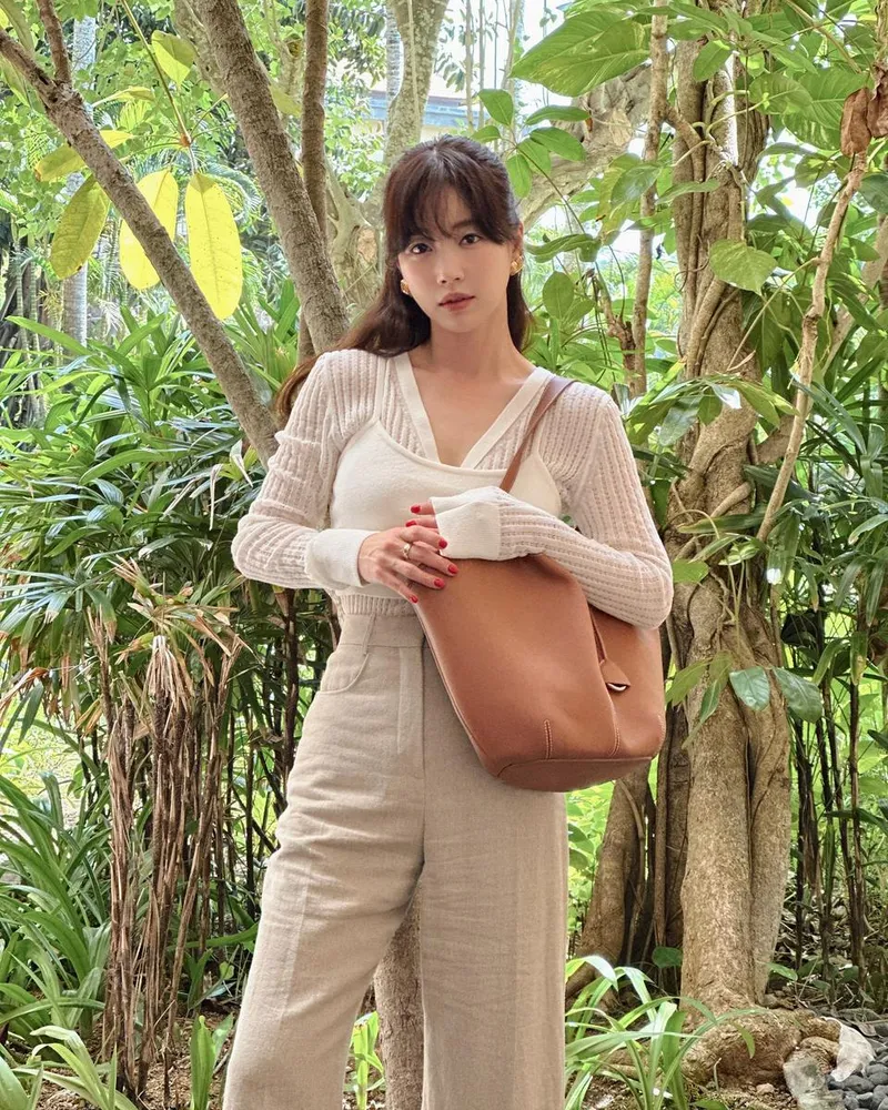 “예쁘게 준비한 하루”…기은세, 초여름 나무 그늘 아래→청아한 무드 완성 / 배우 기은세 인스타그램