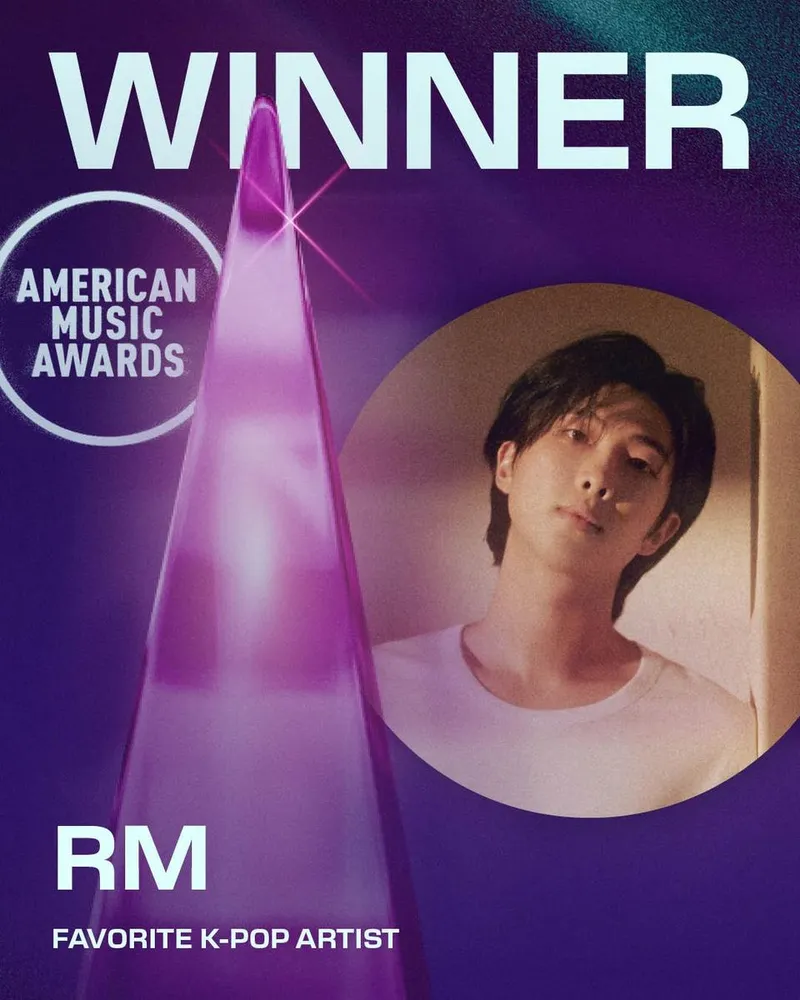 “美 무대 위 새 역사”…방탄소년단(BTS) RM, ‘아메리칸 뮤직 어워드’→K-팝 솔로 첫 트로피 / 2025 AMAs