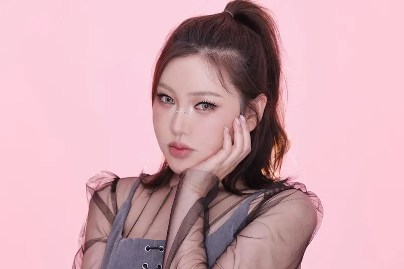 “투명하게 물든 봄날의 시선”…송가인, 몽환적 무드→감각적 변신 / 가수 송가인 인스타그램