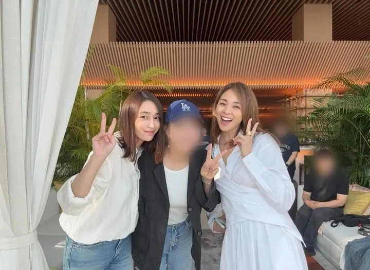 “환하게 물든 순간”…이민정·야노 시호, 우아한 투샷→SNS서 뜨거운 반응