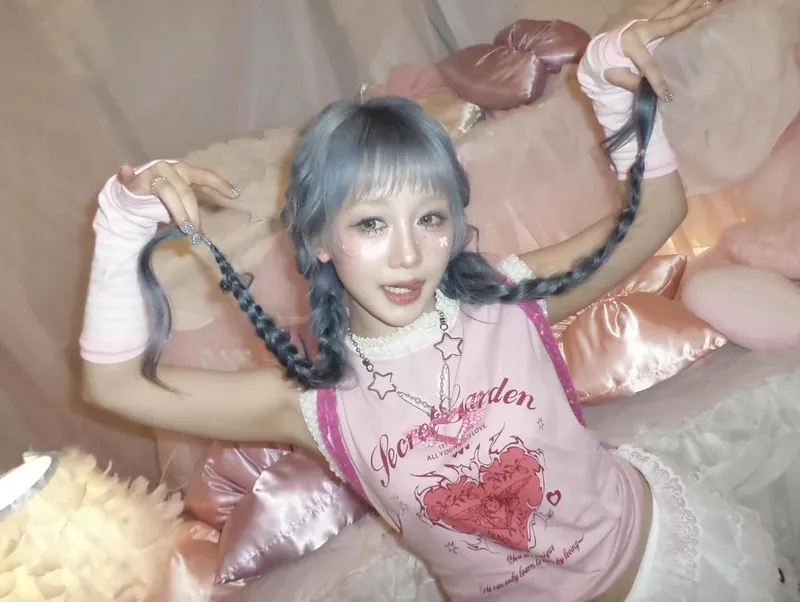 “분홍빛 방에서 피어난 낭만”…히카루, 동화 같은 저녁→하라주쿠 무드 / 걸그룹 케플러 히카루 인스타그램