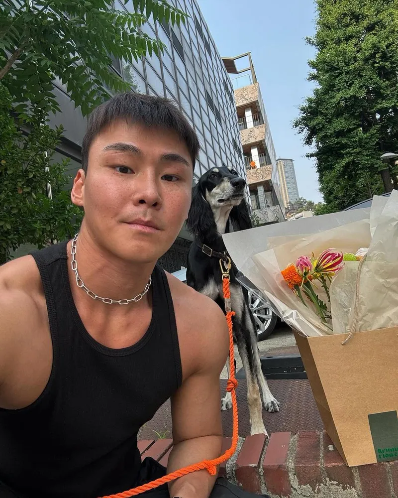 “빈 화병을 채우는 마음”…양다일, 초여름 산책→꽃처럼 잔잔한 변주 / 가수 양다일 인스타그램