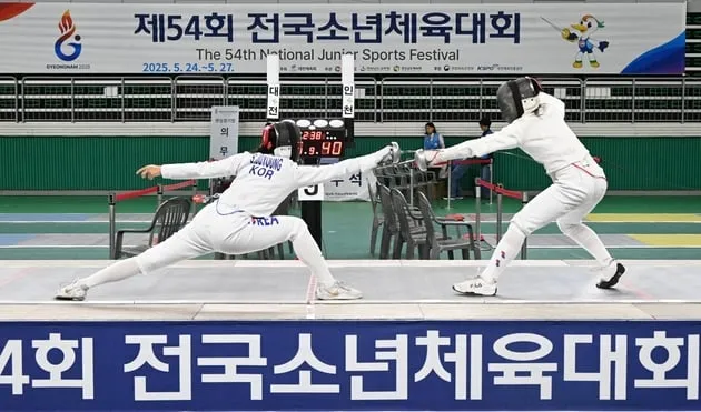 “양궁 5관왕 달성”…신동주, 소년체전서 대회 최다 금메달→폐막식 빛내 / 연합뉴스
