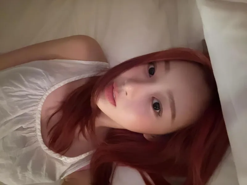 “고요한 오후의 무드”…지젤, 침묵 속 압도→몽환적 셀카 / 걸그룹 에스파 지젤 인스타그램