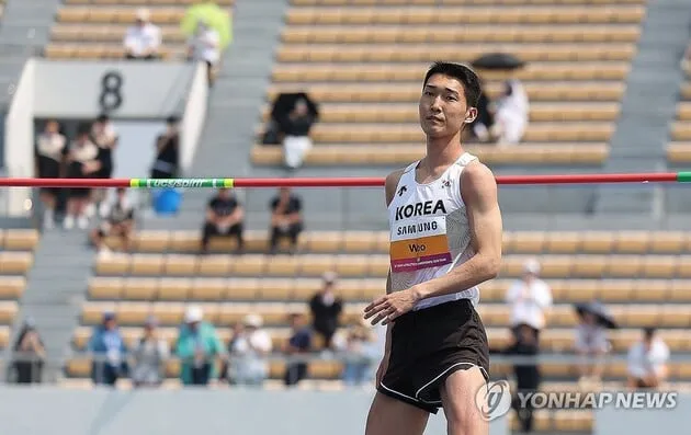 “1차 시기 2m15 단독 돌파”…우상혁, 아시아선수권 결선행→2연패 청신호 / 연합뉴스
