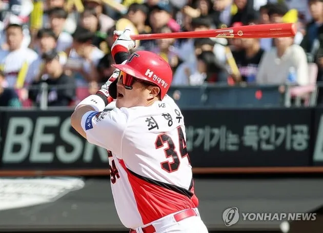 “역전 홈런 폭발”…최형우, 18시즌 연속 10홈런→통산 2천500안타 동시 달성 / 연합뉴스