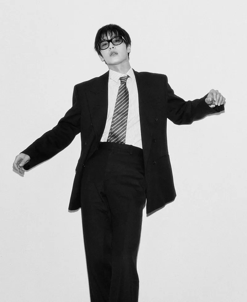 “사진 속 깊은 여운”…이재욱, 흑백의 시선→엣지 폭발 / 배우 이재욱 인스타그램