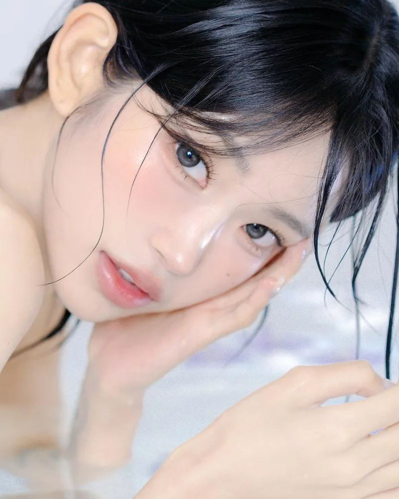 “물빛 아래 꿈처럼”…최준희, 투명한 시선→초여름 분위기 압도 / 모델 최준희 인스타그램