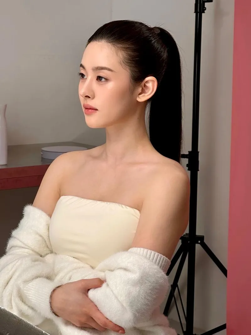 “고요한 시선 머문 저녁”…주하늘, 우아한 집중→화보 촬영장 정적 / 하트페어링 출연자 모델 주하늘 인스타그램