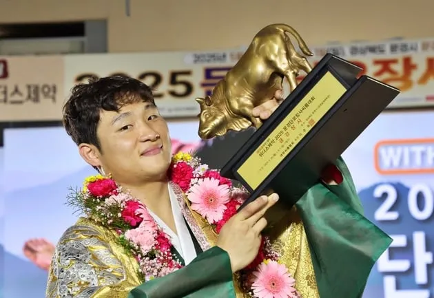 “금강장사 일곱 번째 등극”…김기수, 문경단오씨름대회 결승→황성희 제압 / 연합뉴스