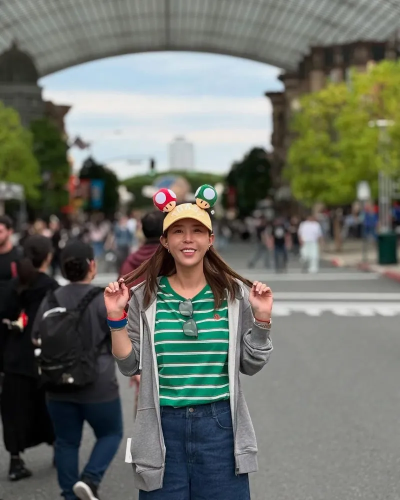 “일카가 좋을 때도 있지”…신지, 환한 미소로 여행지→초여름의 여유 만끽 / 코요태 신지 인스타그램