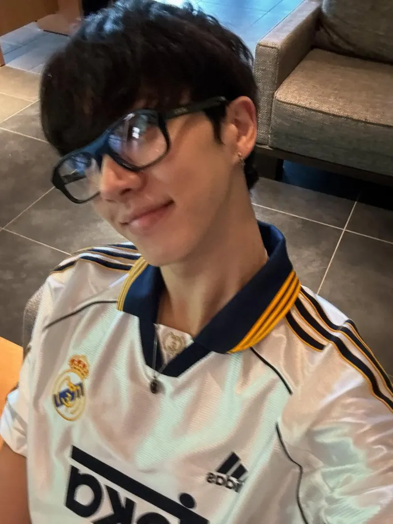 “잔잔한 미소로 전한 안부”…이기광, 귀국 후 여유→셀카 속 설렘 / 그룹 하이라이트 이기광 인스타그램