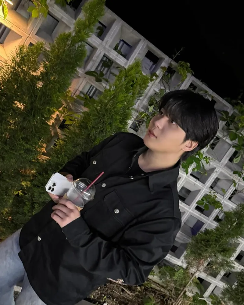 “초여름 밤의 고요함”…종호, 담담한 시선→잔잔함 속 존재감 / 그룹 에이티즈 종호 인스타그램