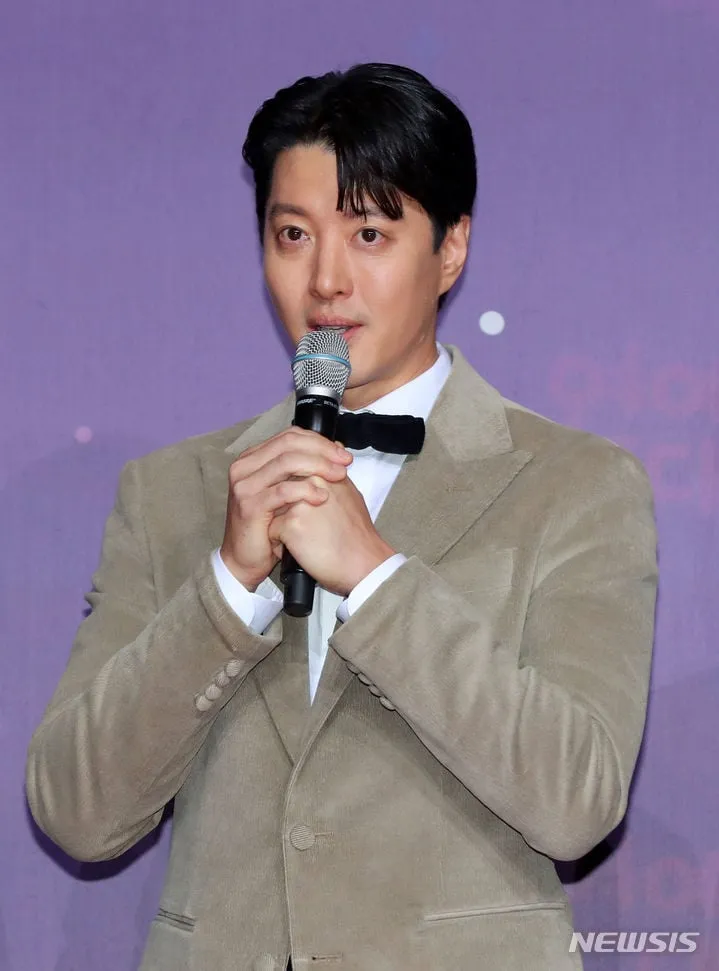 “청담동 데이트 포착”…이동건, 미모의 여성과 담담한 침묵→열애설 관심 집중