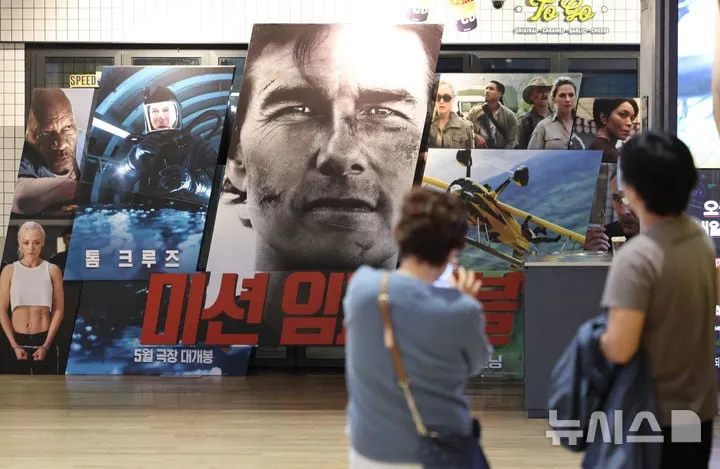 “톰 크루즈의 질주”…‘미션 임파서블8’ 12일 만에 200만 돌파→흥행 전선 흔들리나 / 롯데엔터테인먼트