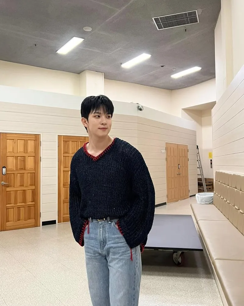 “차분한 시선 머문 오후”…유회승, 담담한 미소→봄날의 여운 / 엔플라잉 유회승 인스타그램