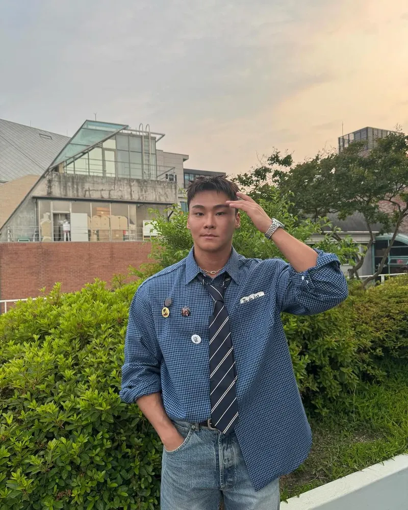 “어제의 룩 마치 에겐남”…양다일, 저녁빛 아래 새로운 무드→청량한 반전 / 가수 양다일 인스타그램