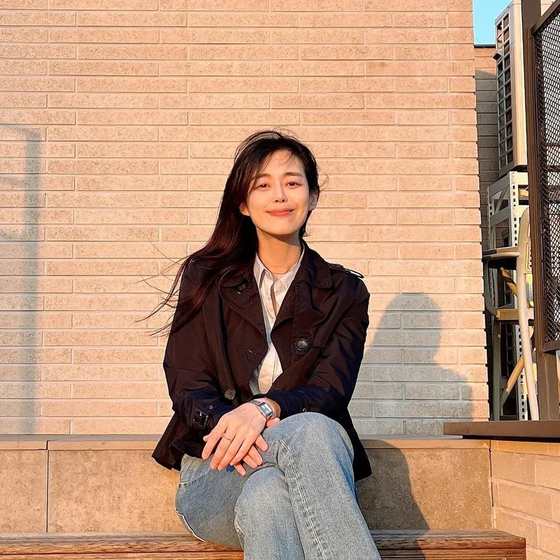 “아름다운 모든 것이 영원하길”…이하나, 늦봄 햇살 아래 미소→온기 어린 응원 / 배우 이하나 인스타그램