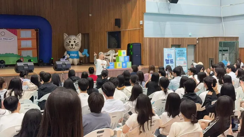 “응원합니다”…아웃사이더, 봄날의 교정→청춘 열기 가득한 무대 / 래퍼 아웃사이더 인스타그램